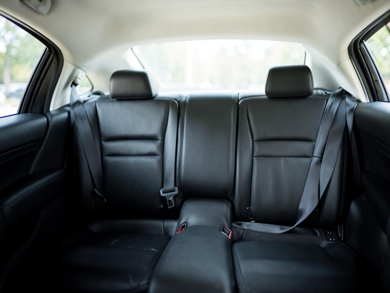 Intérieur soigné d'une berline Taxi Driver Bulle, sièges arrière en cuir